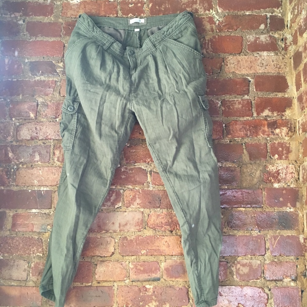 Green cropped cargo pants